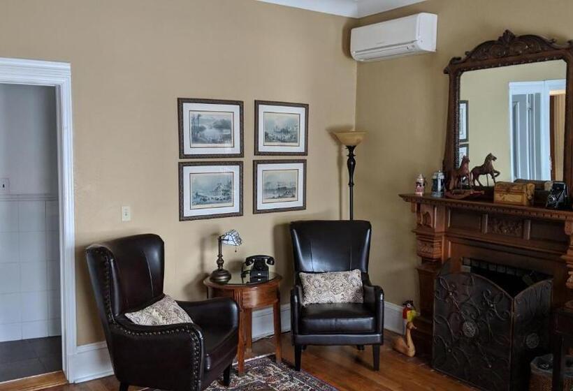 标准间, Mcgee S Inn