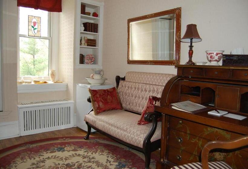 带大床的复式套间, Mcgee S Inn