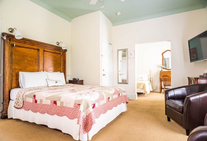 家庭间, Mcgee S Inn