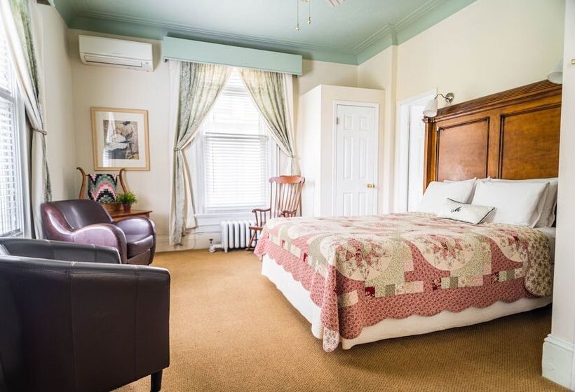 家庭间, Mcgee S Inn