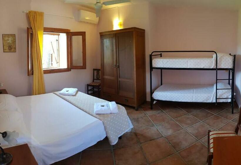 غرفة قياسية رباعية, Relais Masseria Casina Dei Cari