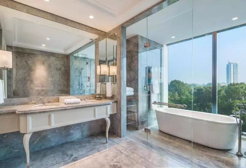 مجموعه ویستا شهر, The St. Regis Kuala Lumpur