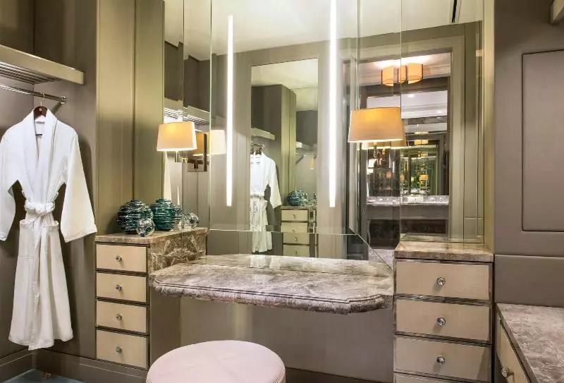 اتاق استاندارد با تخت بزرگ, The St. Regis Kuala Lumpur