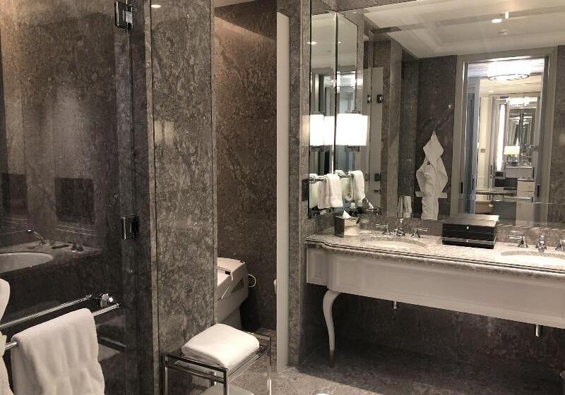 اتاق استاندارد با تخت بزرگ, The St. Regis Kuala Lumpur