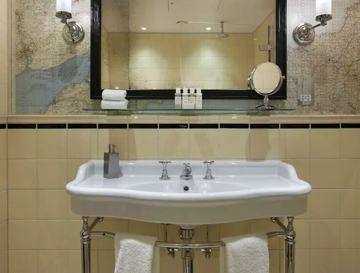 Deluxe Room King Size Bed, The Zetter Marylebone