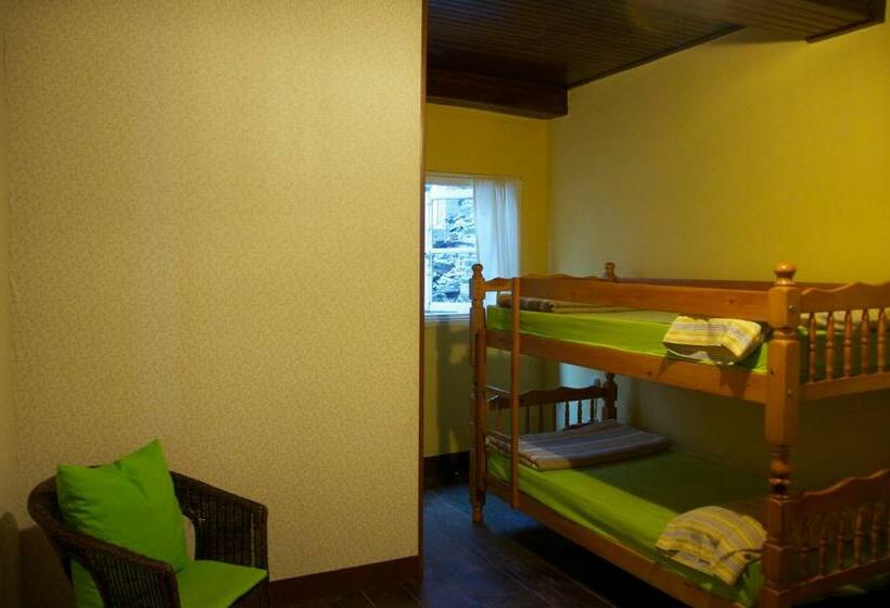 اتاق استاندارد چهار تخته, Albergue Los Blasones
