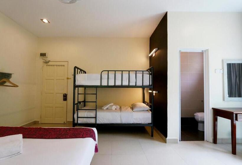 غرفة عائلية, Golden Lodge