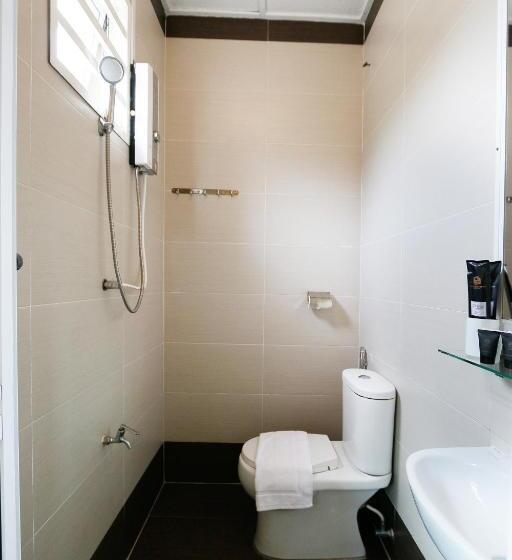 غرفة كومفورت ثلاثية, Golden Lodge