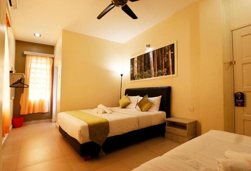 غرفة كومفورت ثلاثية, Golden Lodge