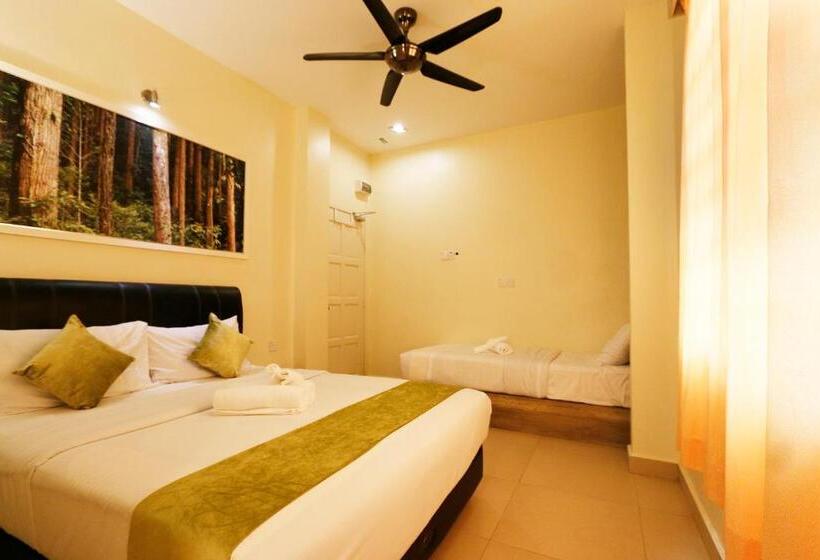 غرفة كومفورت ثلاثية, Golden Lodge