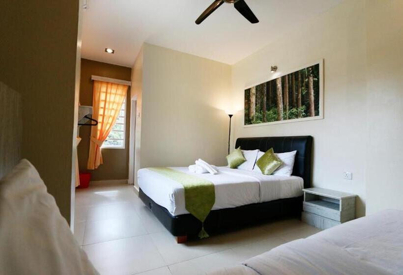 غرفة كومفورت ثلاثية, Golden Lodge