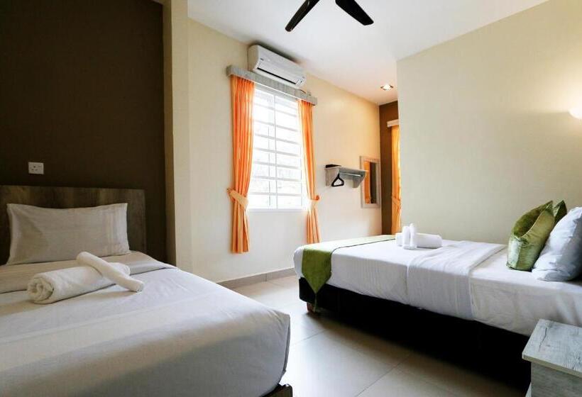 غرفة كومفورت ثلاثية, Golden Lodge