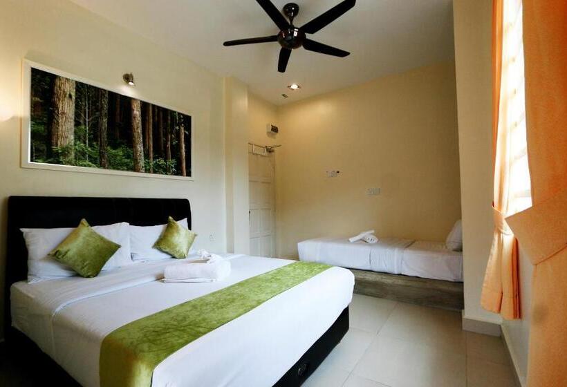 غرفة كومفورت ثلاثية, Golden Lodge