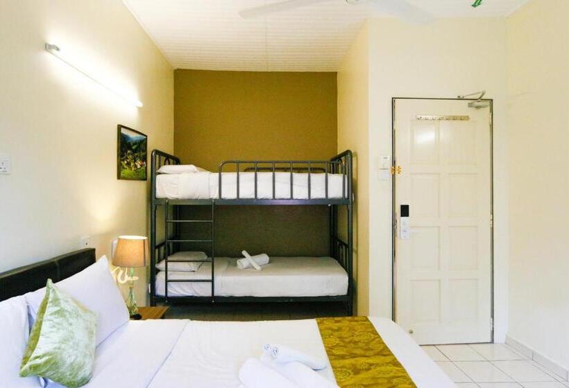 غرفة رباعية اقتصادية مع حمام مشترك, Golden Lodge