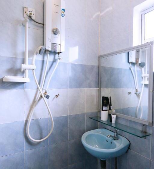 غرفة إقتصادية, Golden Lodge