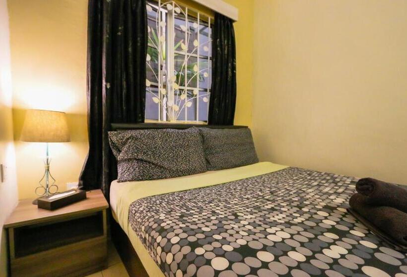 غرفة إقتصادية, Golden Lodge