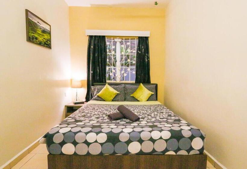 غرفة إقتصادية, Golden Lodge