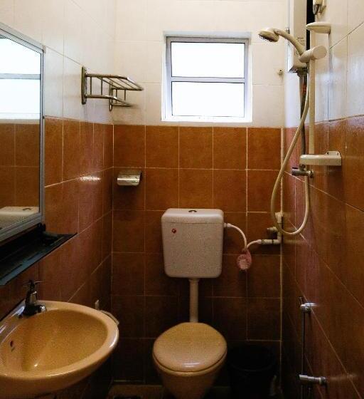 غرفة قياسية حمام مشترك, Golden Lodge