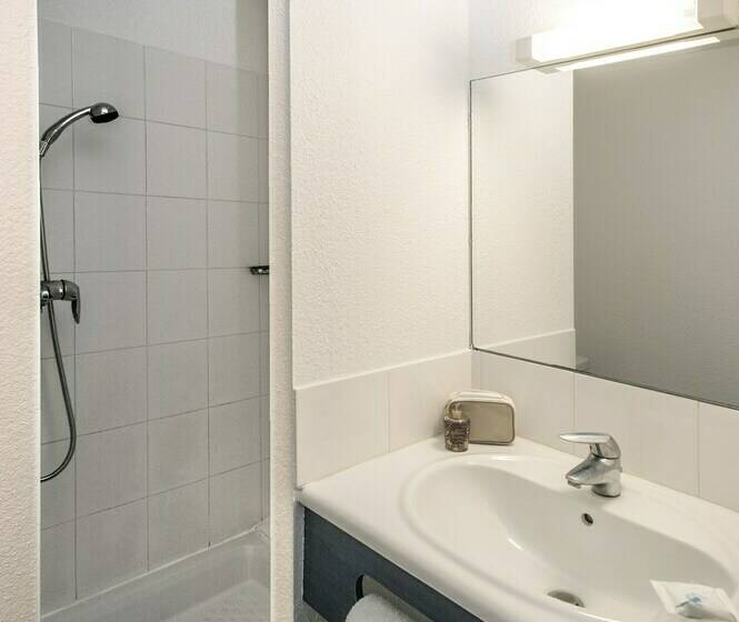 标准三人间, Brit Hotel Essentiel Millau