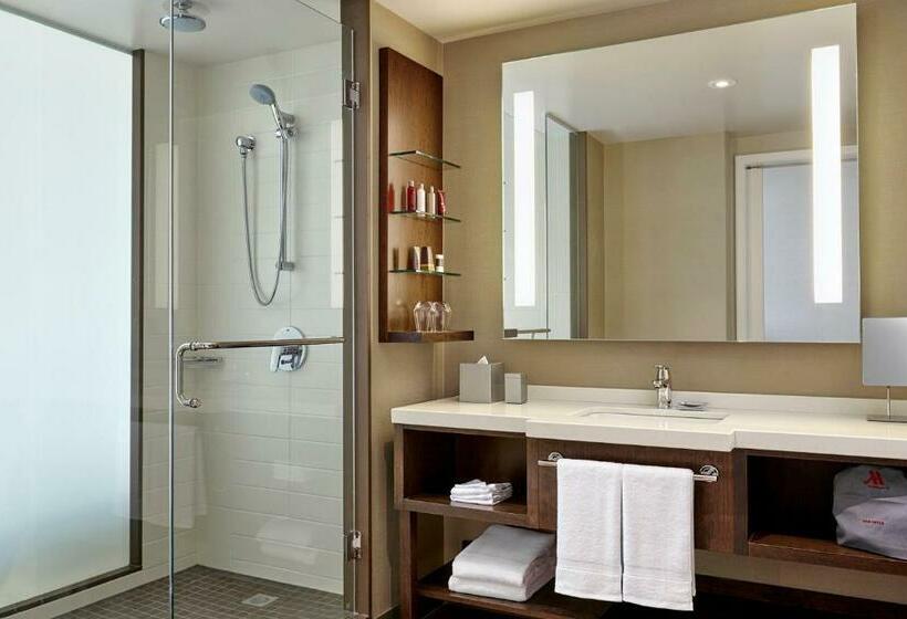 Стандартный Номер Кровать Кинг, Calgary Airport Marriott Interminal