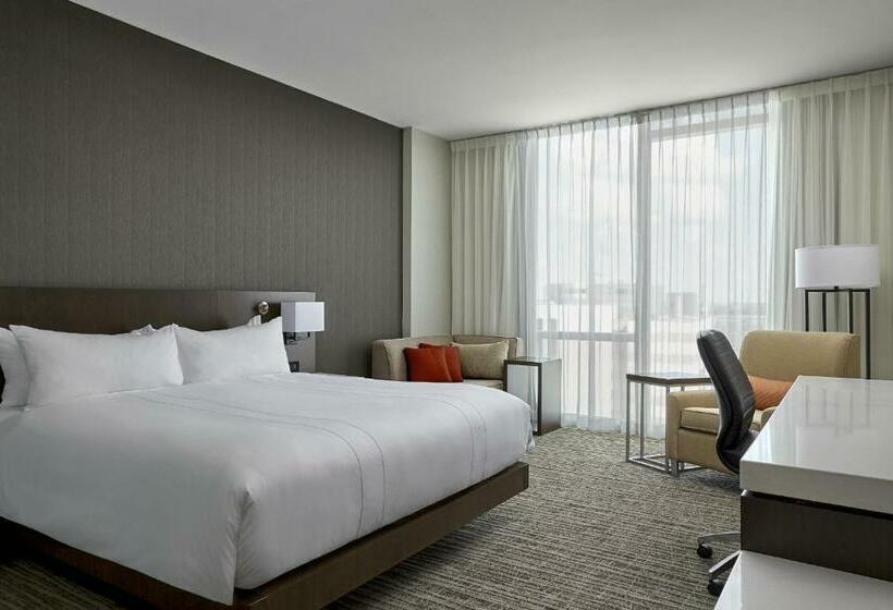 חדר סטנדרט עם מיטת קינג, Calgary Airport Marriott Interminal