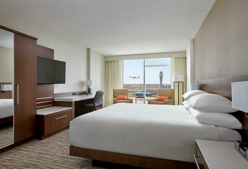 اتاق استاندارد با تخت بزرگ, Calgary Airport Marriott Interminal