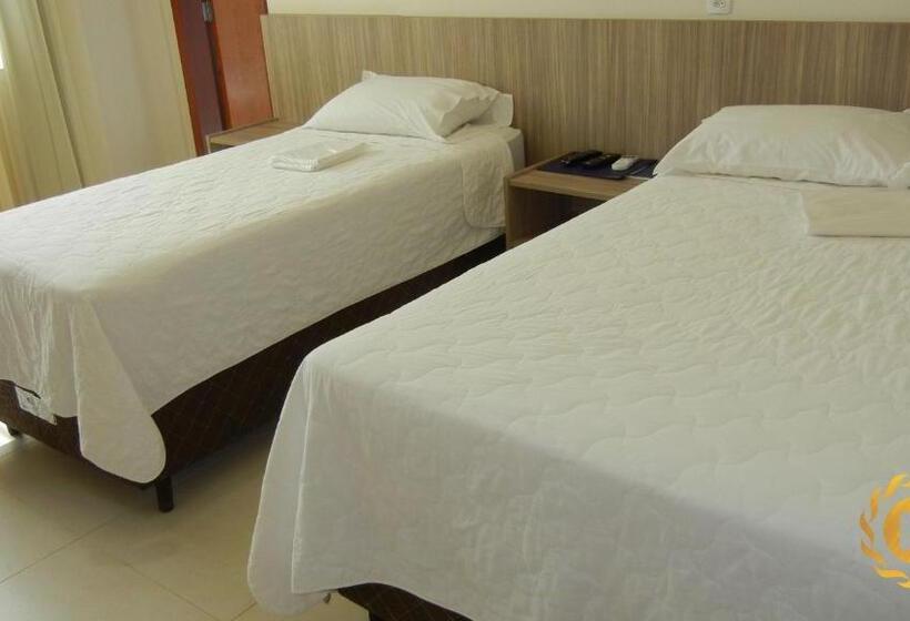 标准三人间, Castro