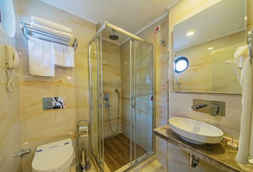 اتاق استاندارد, Grand Naki