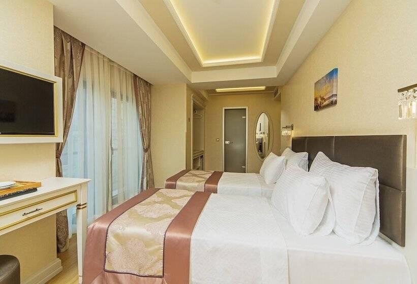 اتاق استاندارد سه نفره, Grand Naki