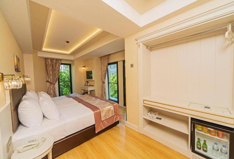 اتاق استاندارد سه نفره, Grand Naki