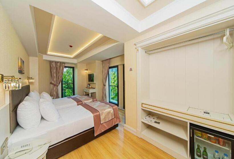 اتاق استاندارد سه نفره, Grand Naki