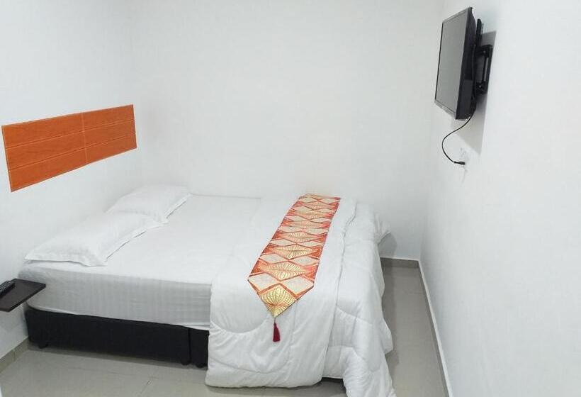 Quarto Triplo Estandar, Lotus Seremban Kpj Seremban