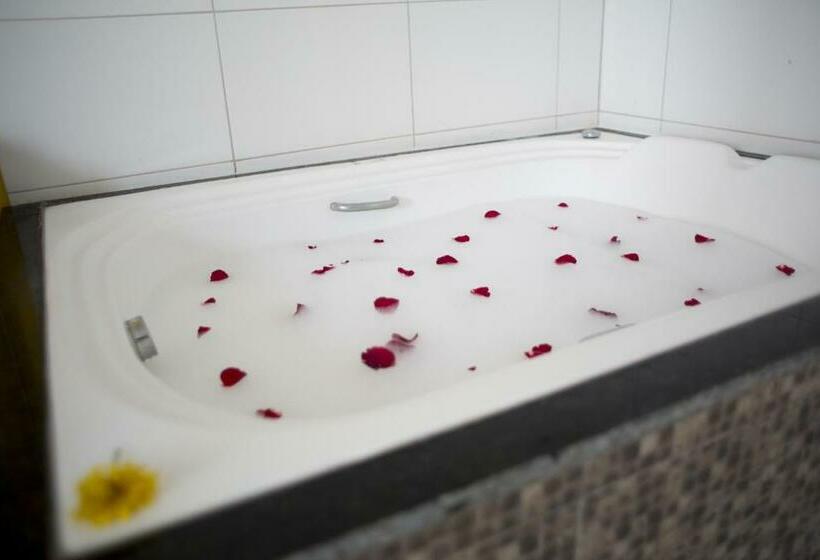 带海景及按摩浴缸标准房间, Pousada Dos Jangadeiros