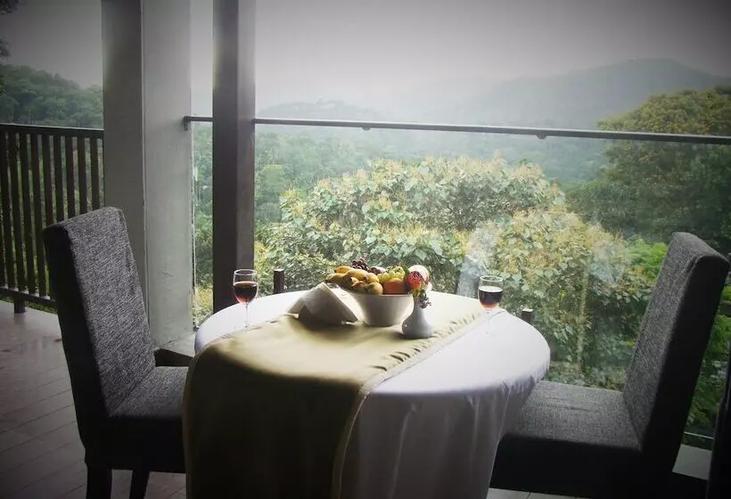 マウンテンビューデラックスルーム, The Mountain Courtyard Thekkady