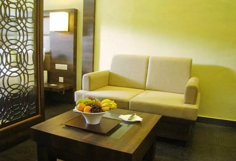 プレミアムスタジオ, The Mountain Courtyard Thekkady