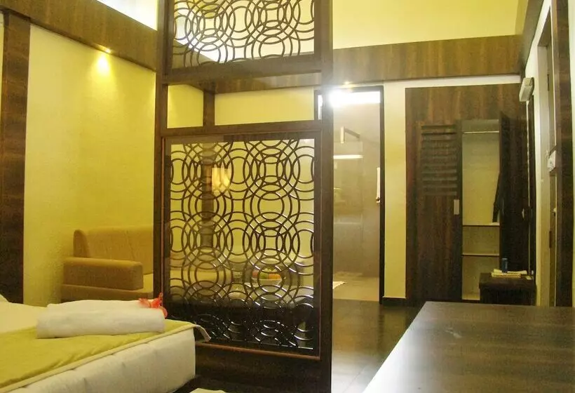 プレミアムスタジオ, The Mountain Courtyard Thekkady