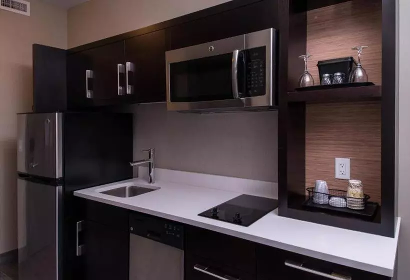 スタンダードスタジオ, Towneplace Suites By Marriott Saskatoon