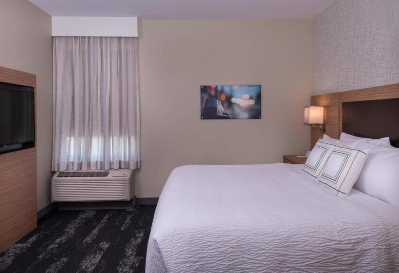 带大床的套房, Towneplace Suites By Marriott Saskatoon