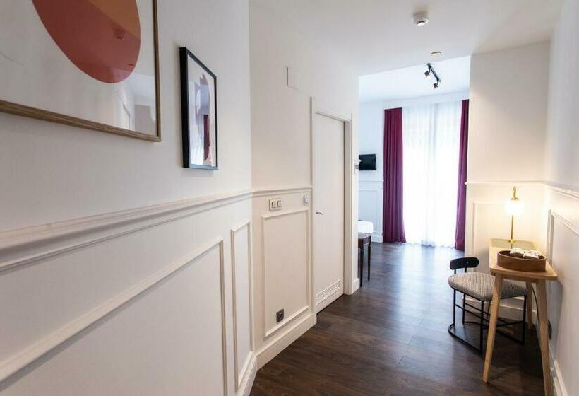 اتاق سوپریور با بالکن, Trueba