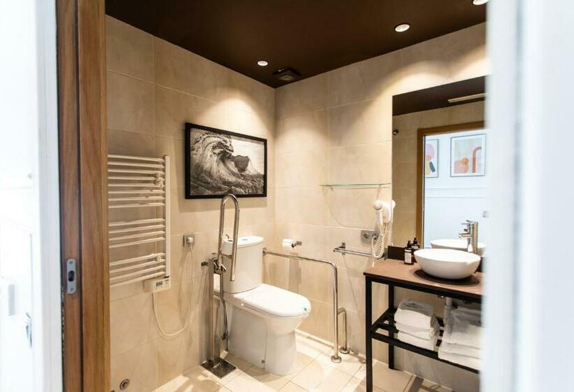 اتاق سوپریور با بالکن, Trueba