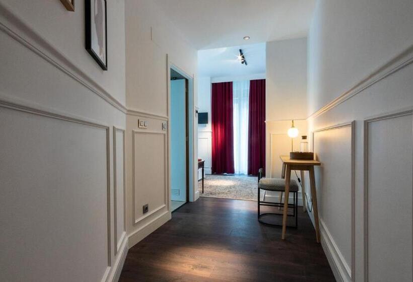 اتاق سوپریور با بالکن, Trueba