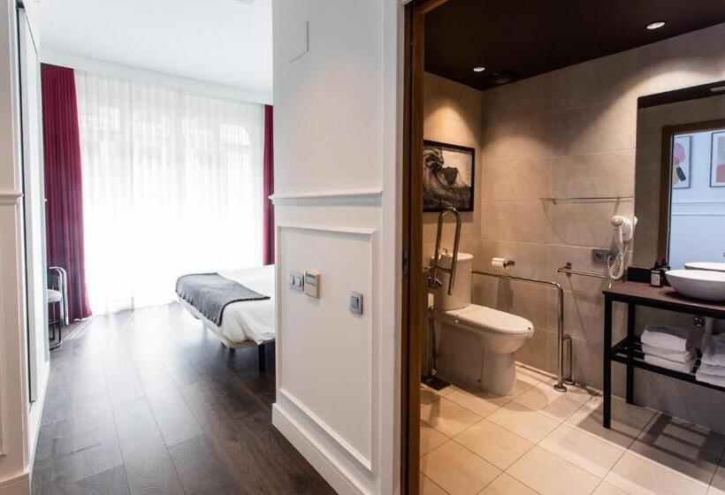 اتاق سوپریور با بالکن, Trueba