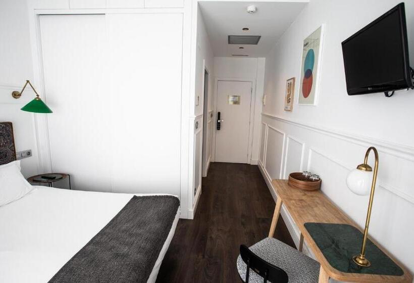 اتاق لوکس با بالکن, Trueba