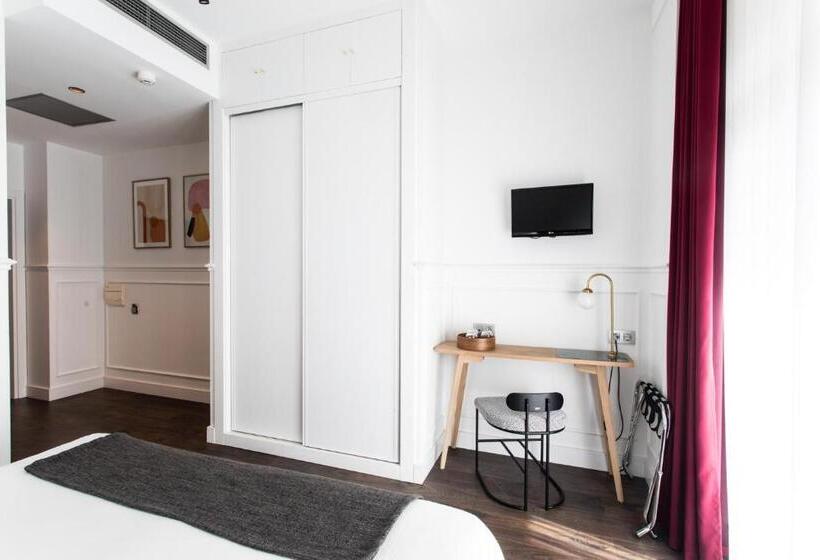 اتاق لوکس با بالکن, Trueba