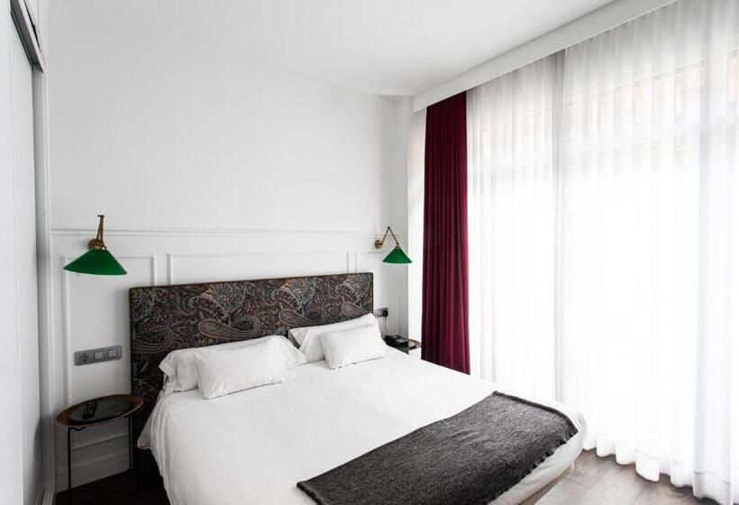 اتاق لوکس با بالکن, Trueba