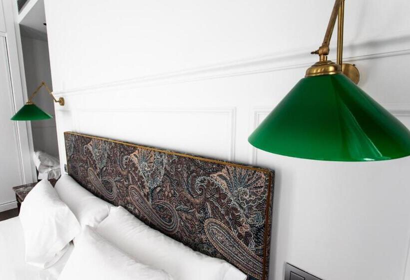 اتاق لوکس با بالکن, Trueba