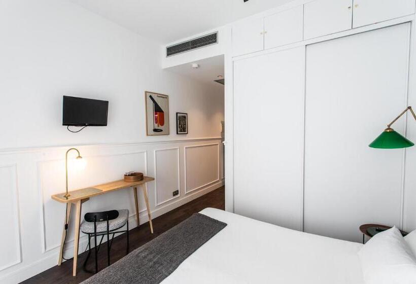 اتاق لوکس با بالکن, Trueba