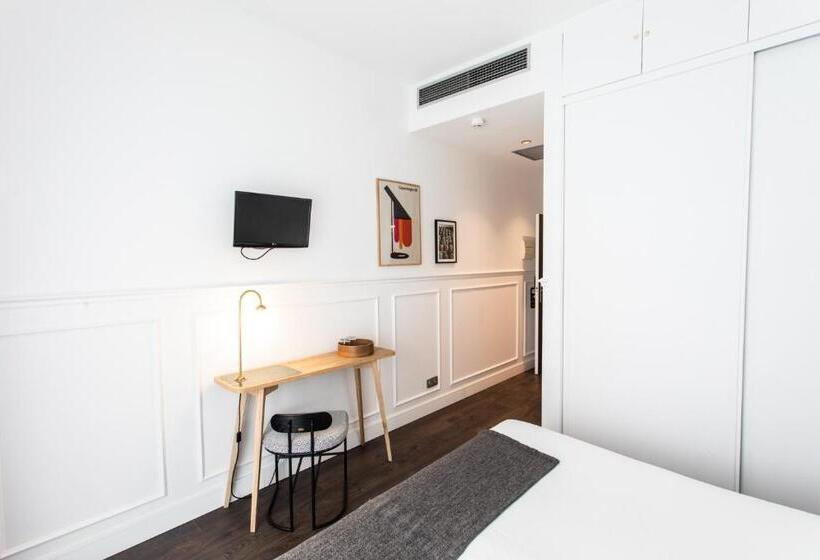 اتاق لوکس با بالکن, Trueba