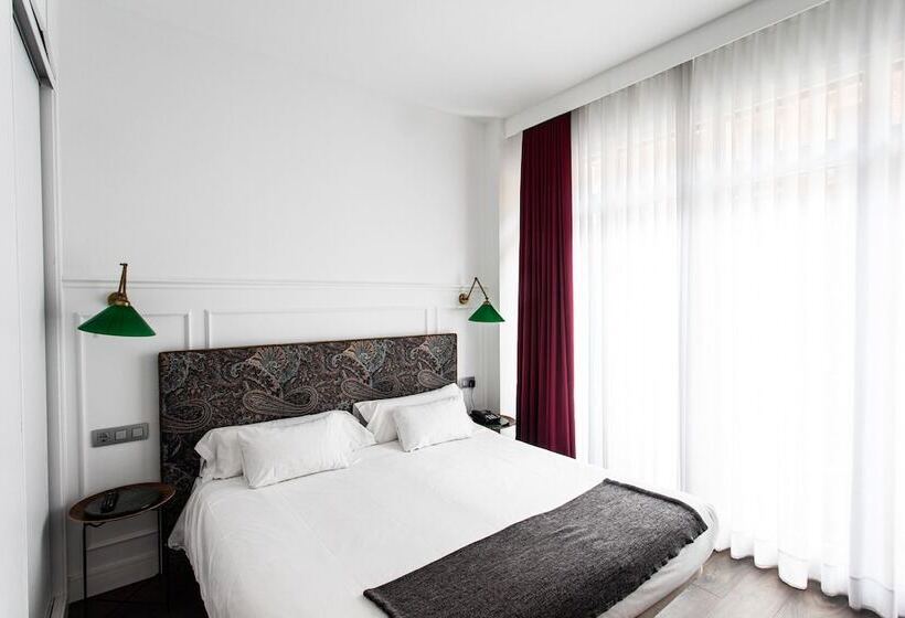 اتاق لوکس, Trueba