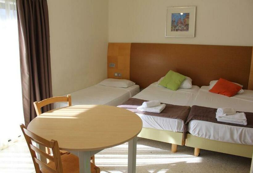 اتاق استاندارد سه نفره, Huli & Apartments